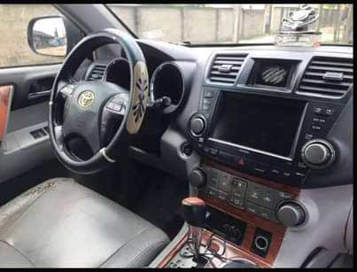 A picture of 2011 TOYOTA HIGHLANDER