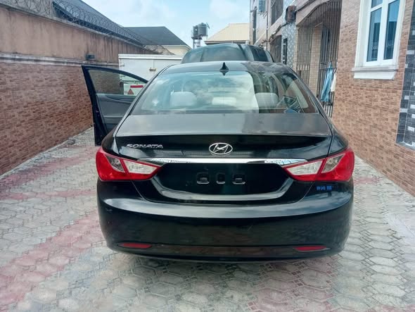 A picture of Toks 2012 Hyundai Sonata 10 5M
