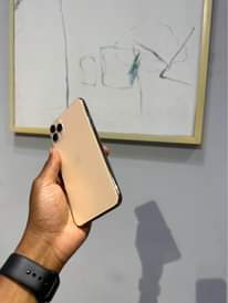 A picture of Iphone 11 pro max 64gb Battery health 96 Ttfaceid Very