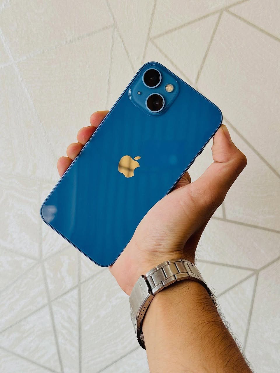 A picture of IPhone 13