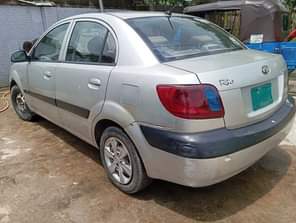A picture of Automatic Kia Rio for 1.8...engine gear good..ac needs attention.. port