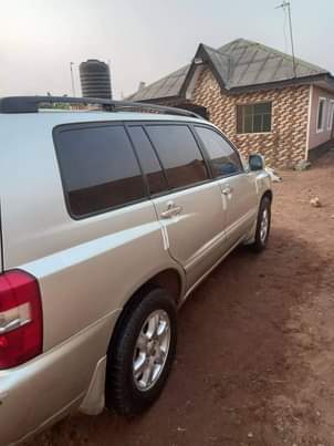 A picture of 2005 Toyota Highlander Y