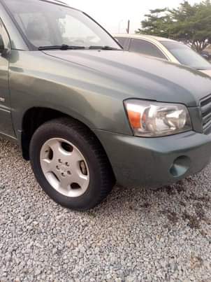 A picture of Toyota Highlander 06