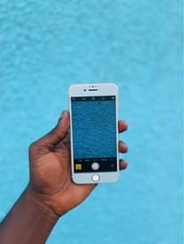 A picture of iPhone 7PLAIN