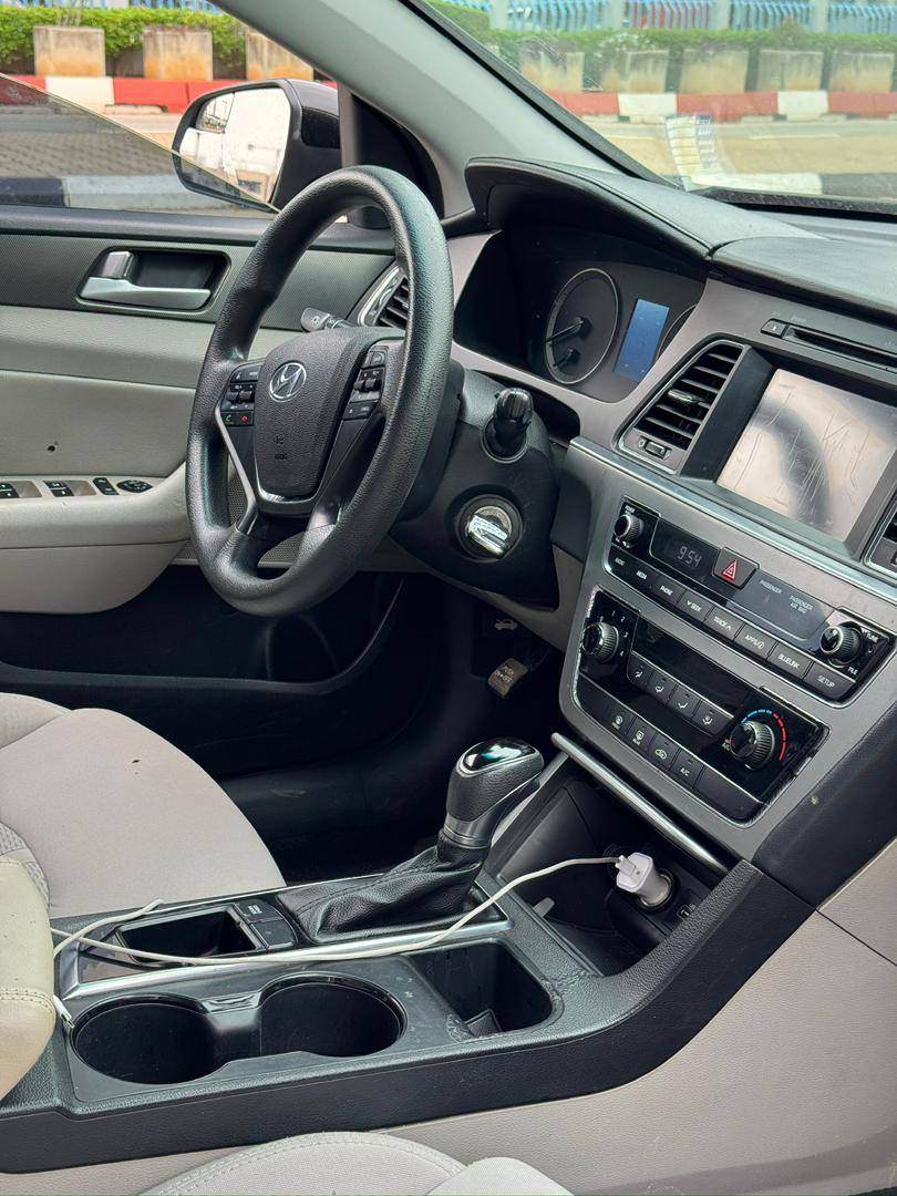 A picture of Hyundai sonata 2016
