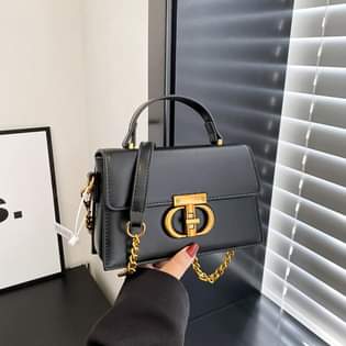 A picture of Handbags for ladies