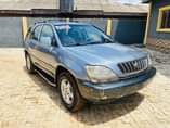 A picture of Lexus Rx300 2002 model