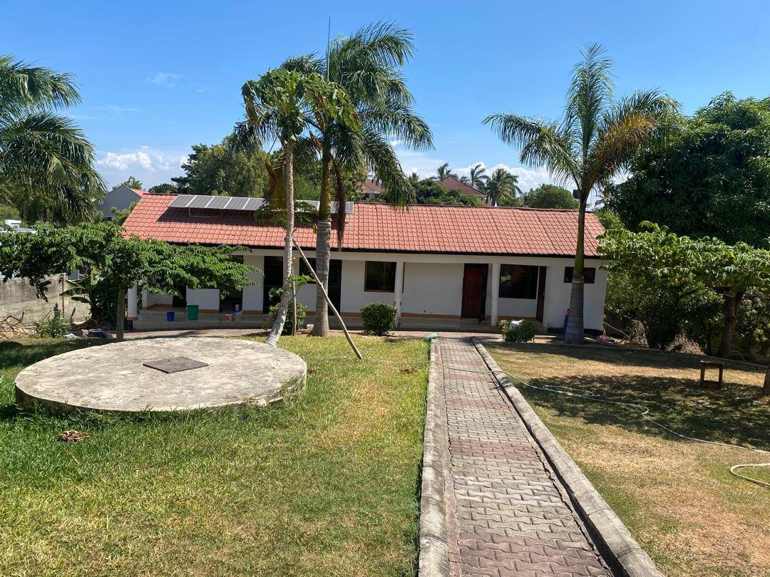 A picture of For. Sale. 250.million Negotiable 