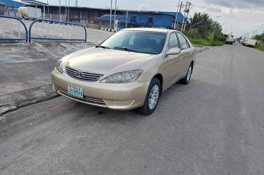 A picture of 2005 model toyota camry LE for sale very sound 2.4Litres