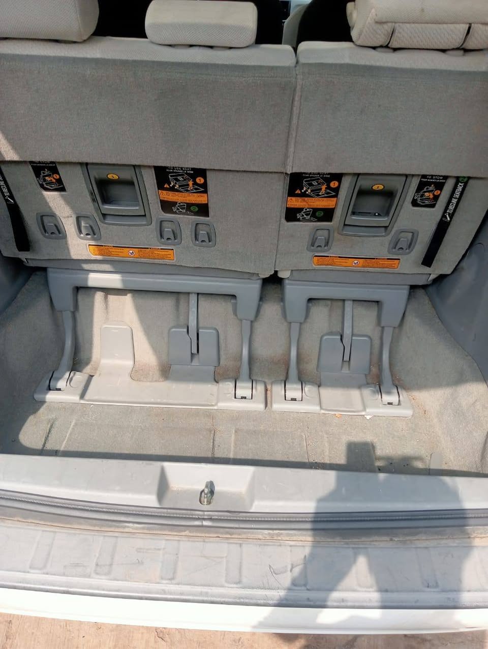 A picture of Toyota sienna 013