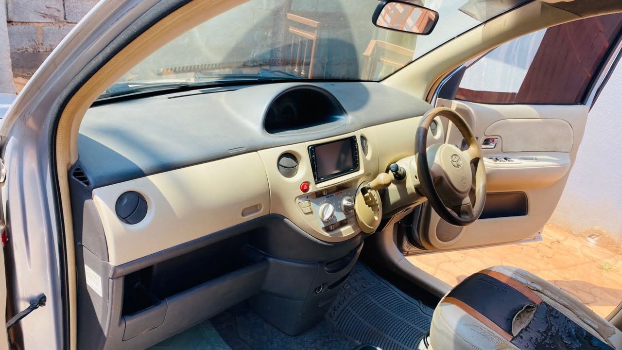 A picture of Toyota sienta
