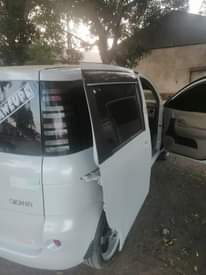 A picture of Sienta toyota Sienta. Nauza gari yangu kwa milioni kumi tu