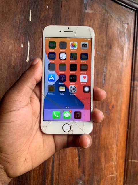 A picture of iPhone 7G 128GB