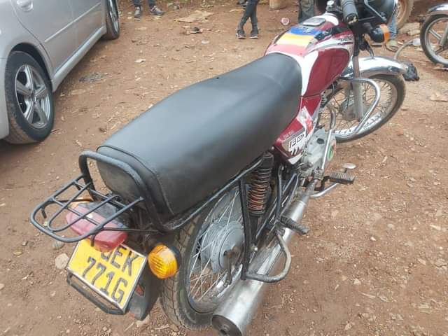 A picture of BAJAJ BOXER on