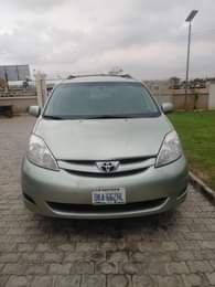 A picture of Extremely super sharp Toyota Sienna 07 Model FIRST BODY Beligum
