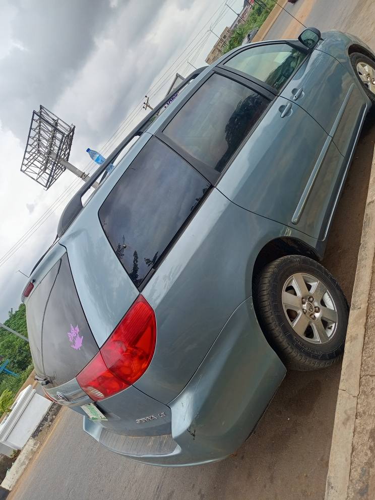A picture of Fast fingers Toyota sienna 08 model Untouched engine and gear