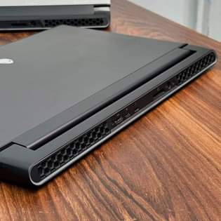 A picture of Alienware M17 R2