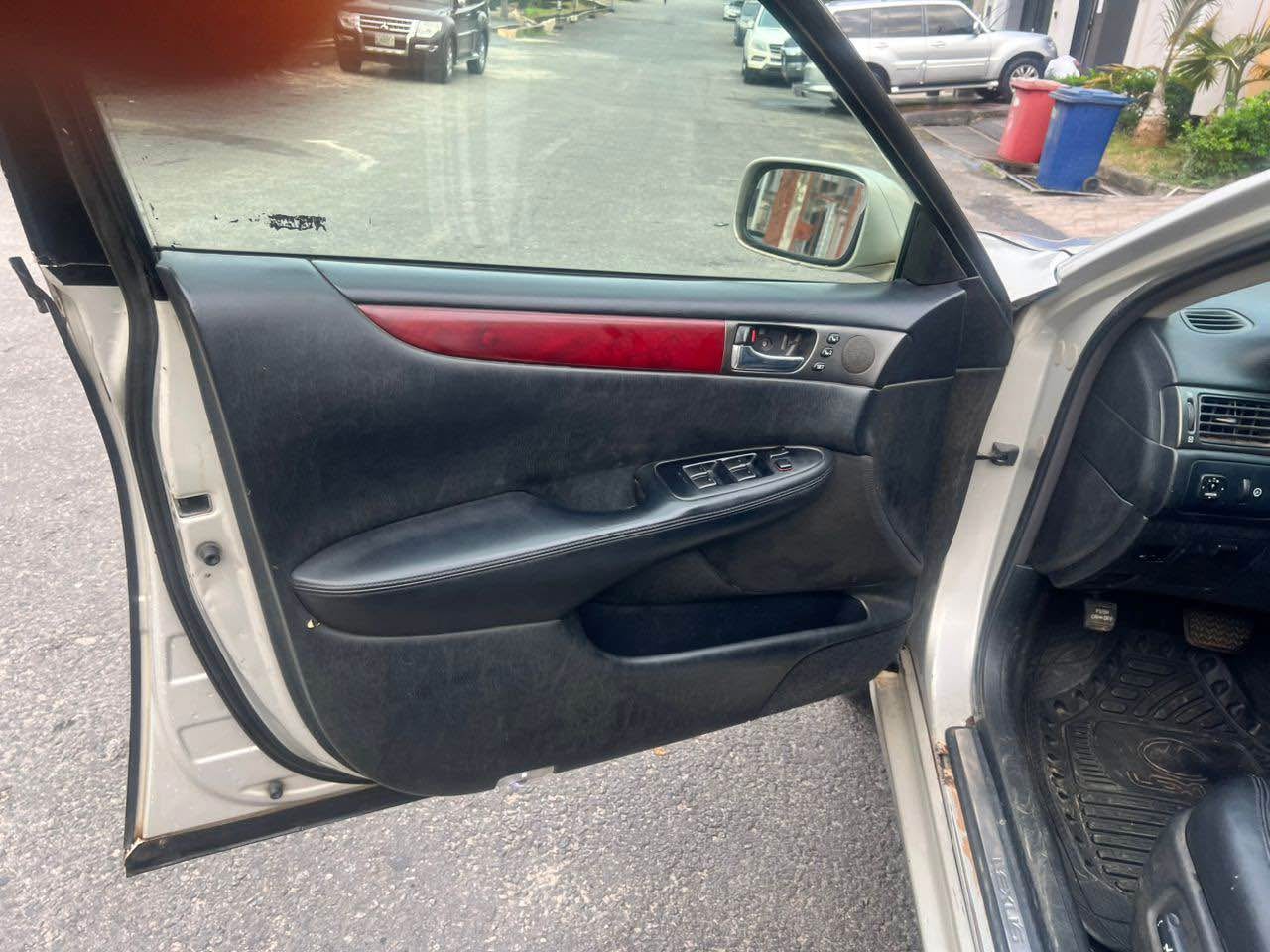 A picture of First body lexus Es330