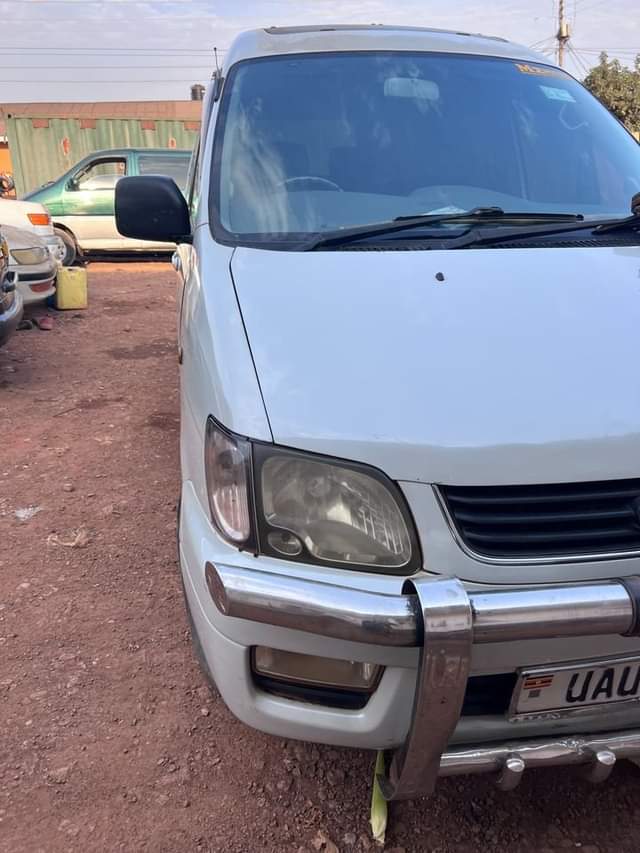 A picture of 1998 Toyota Noah
