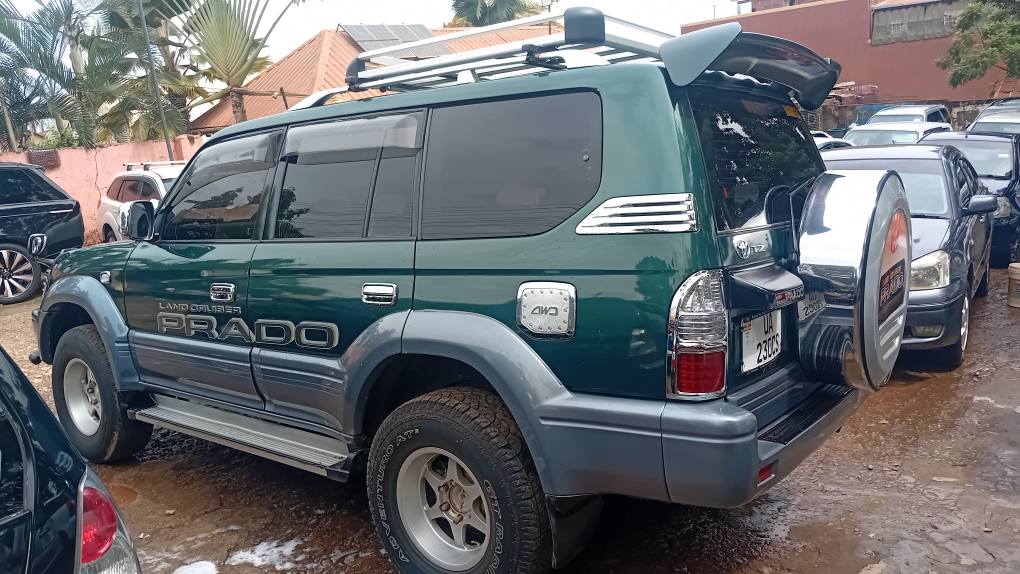 A picture of Land cruiser tx petrol