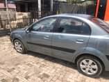 A picture of 08 sharp kia Rio First body