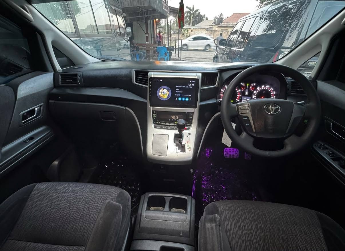 A picture of Toyota Alphard New Year 2007 Cc 2360 Contact 0788331065 Price