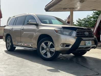 A picture of This Toyota Highlander 2009 SPORT EDITION was briefly driven by