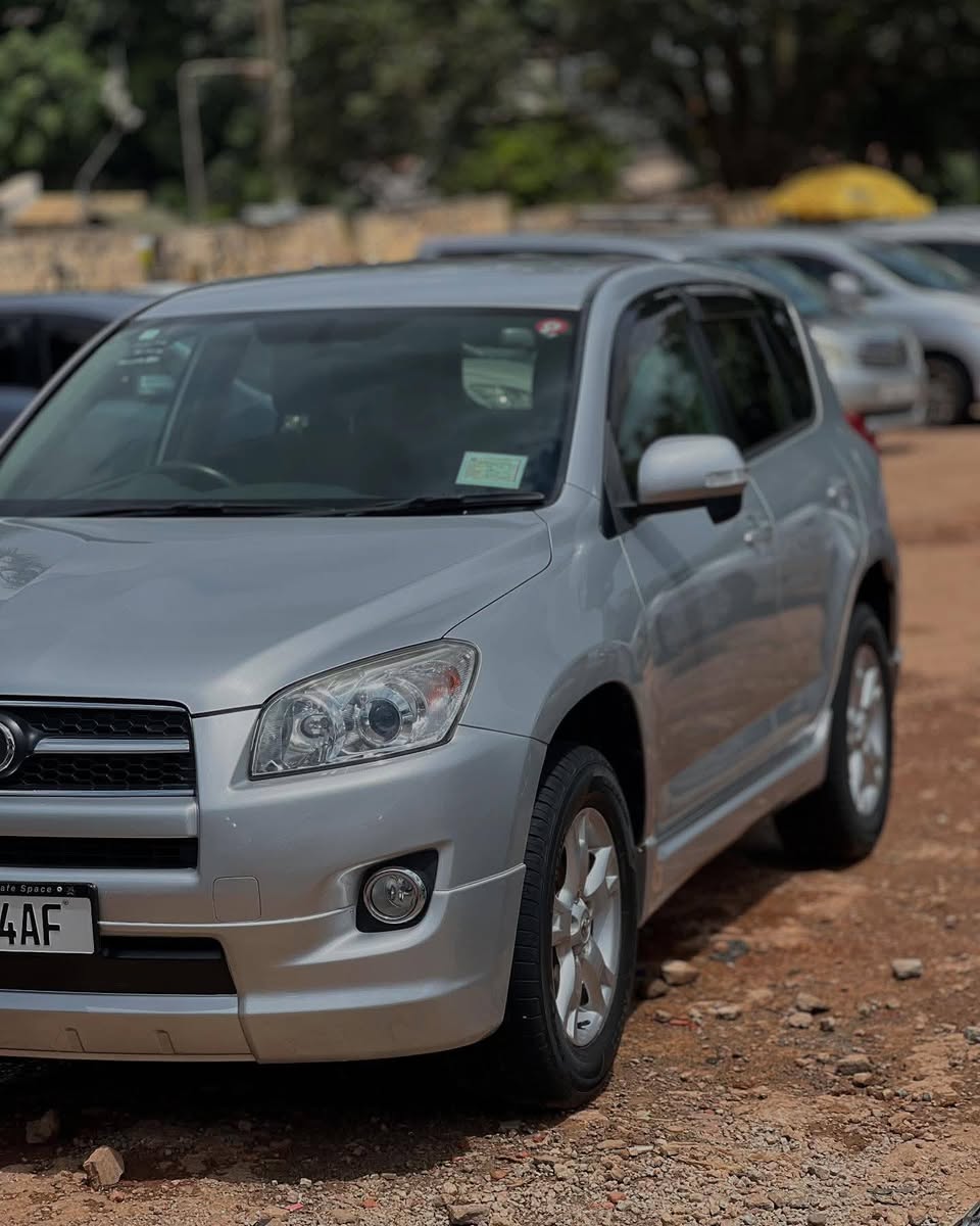 A picture of TOYOTA RAV4 2010