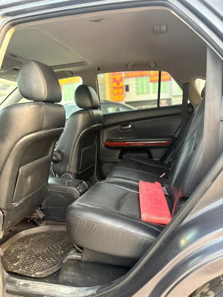 A picture of Lexus RX 330 05