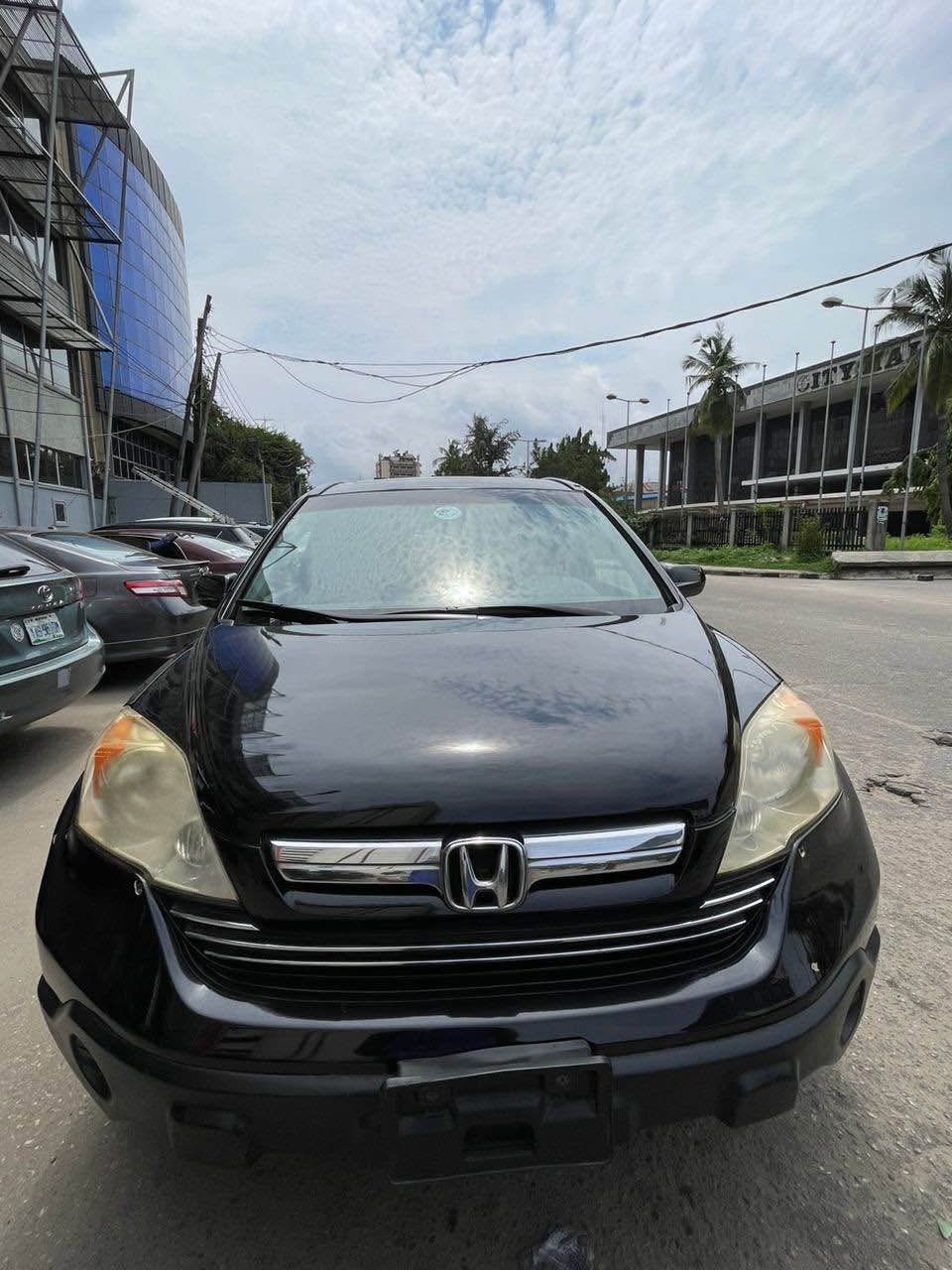 A picture of Two uniteSuper clean 2009 Honda CRV. Toks standard. V4 powered.
