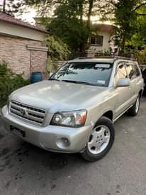A picture of 2006 Toyota Highlander Limited Edition Car is Barely Driven 2022
