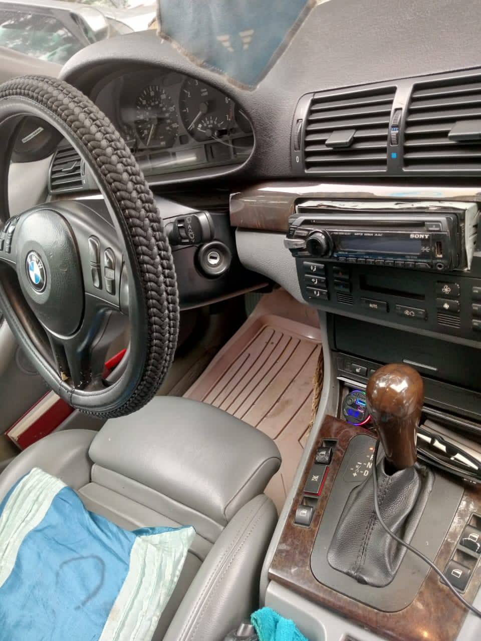 A picture of BMW 325i