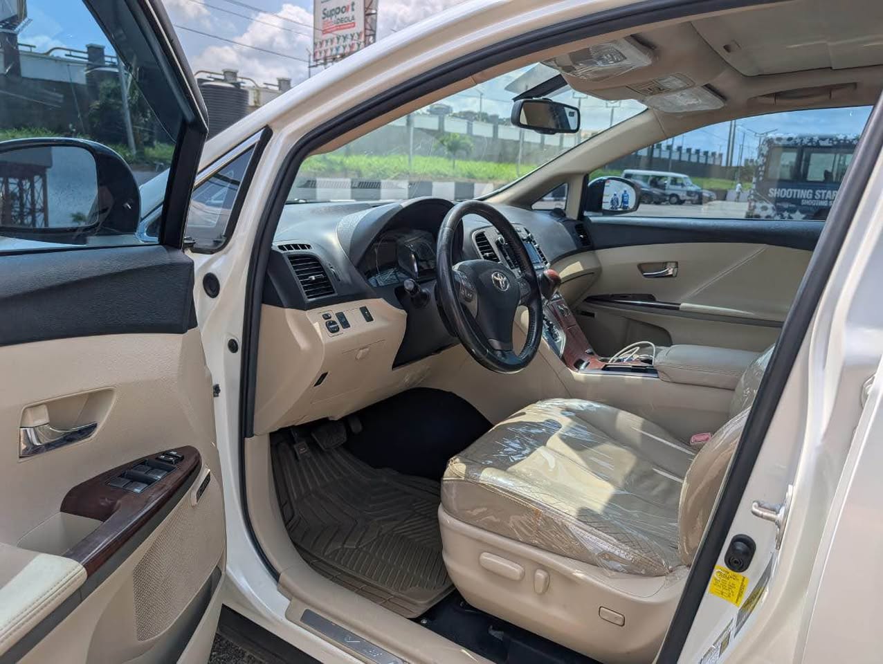 A picture of Distress Sales Toyota Venza XLE Toks