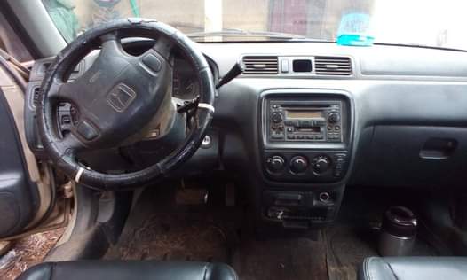 A picture of HONDA CR V