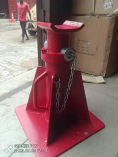 A picture of 20 ton standing Jack