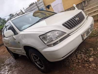A picture of TOYOTA HARRIER