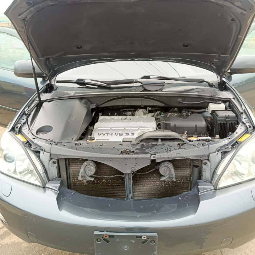 A picture of Clean 2005 Lexus RX 330 Toks