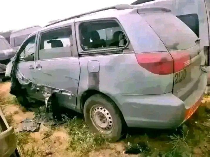 A picture of I buy Faulty Cars Old Cars Burnt Cars Accident Cars