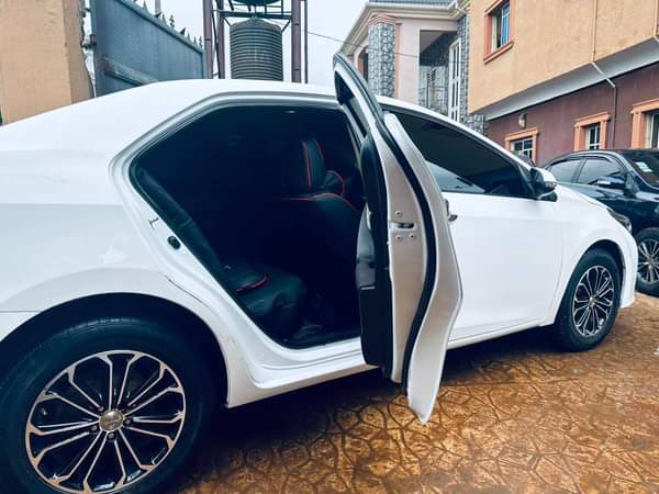 A picture of BELGIUM STANDARD MODEL TOYOTA COROLLA 2015 INTERIOR CRYSTAL CLEAN ENGINE