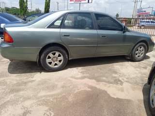 A picture of 2002 TOYOTA AVALON