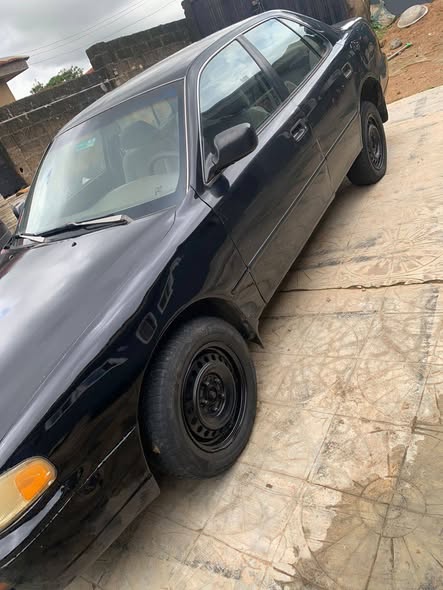 A picture of Toyota camry orobo