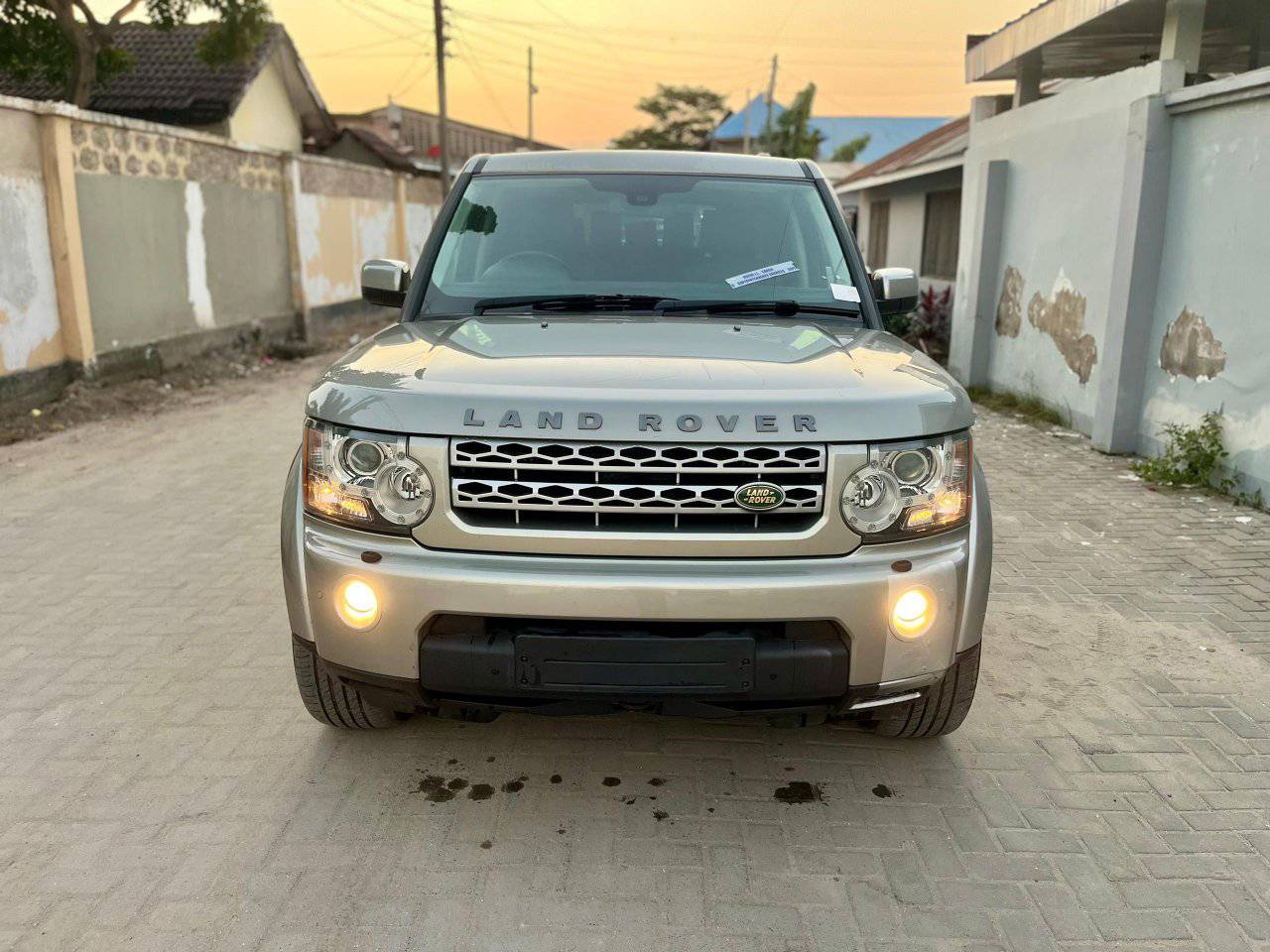A picture of LANDROVER DISCOVERY 4