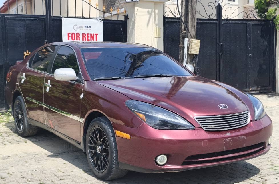 A picture of 2005 Lexus ES 330