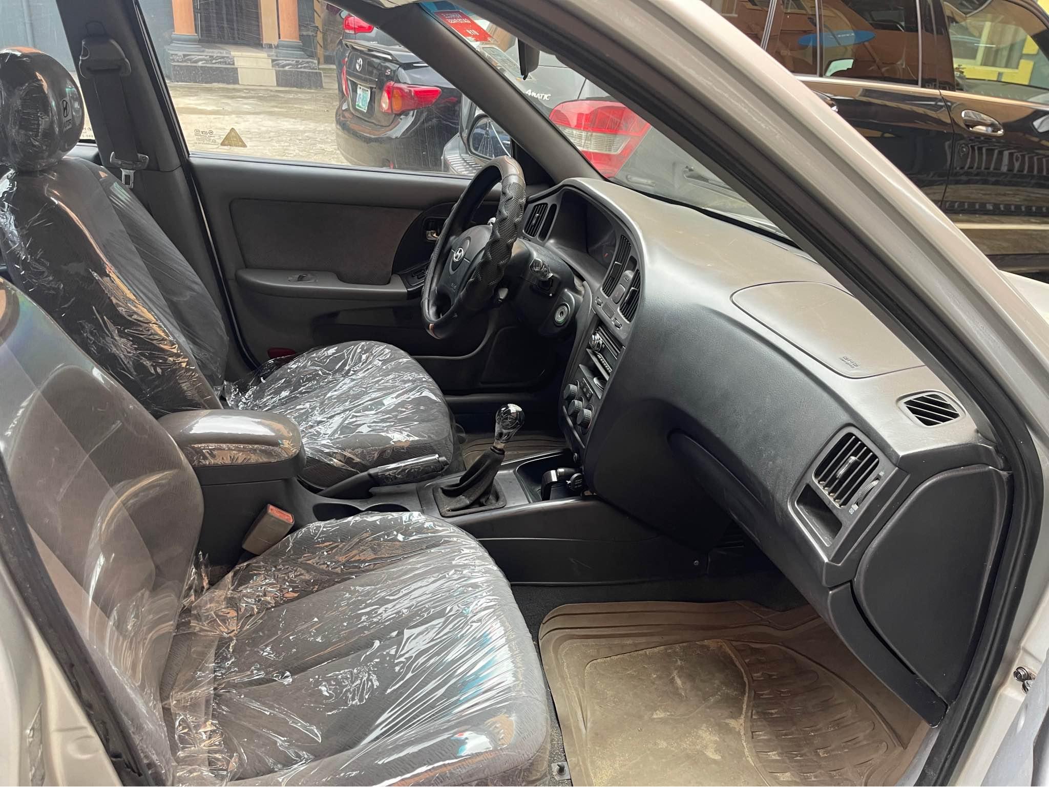 A picture of Hyundia Elantra 06