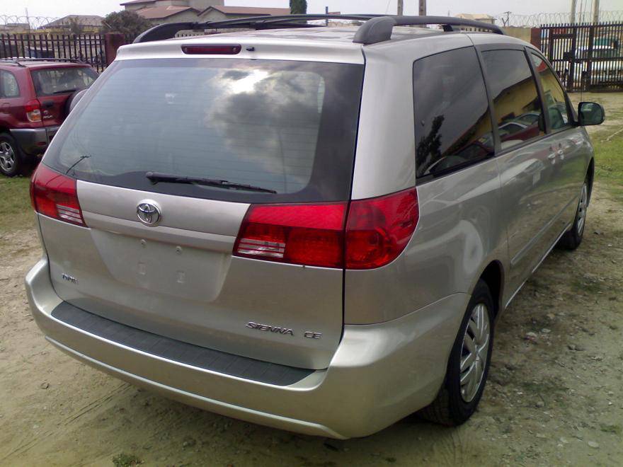 A picture of sienna 2006 model