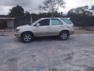 A picture of Neatly used 2003 Rx300 pure first body Tokunbo standard untempered