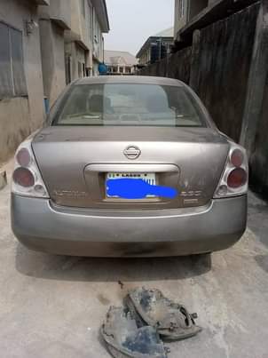 A picture of Nissan Altima 2006 Engine Smokes