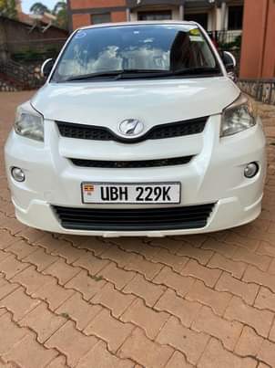 A picture of Toyota IST 2007