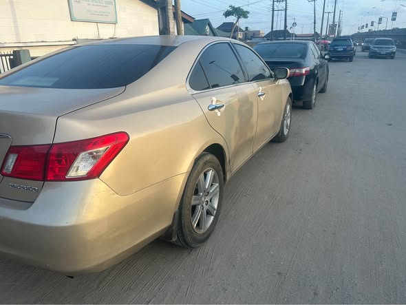 A picture of 2008 es 350