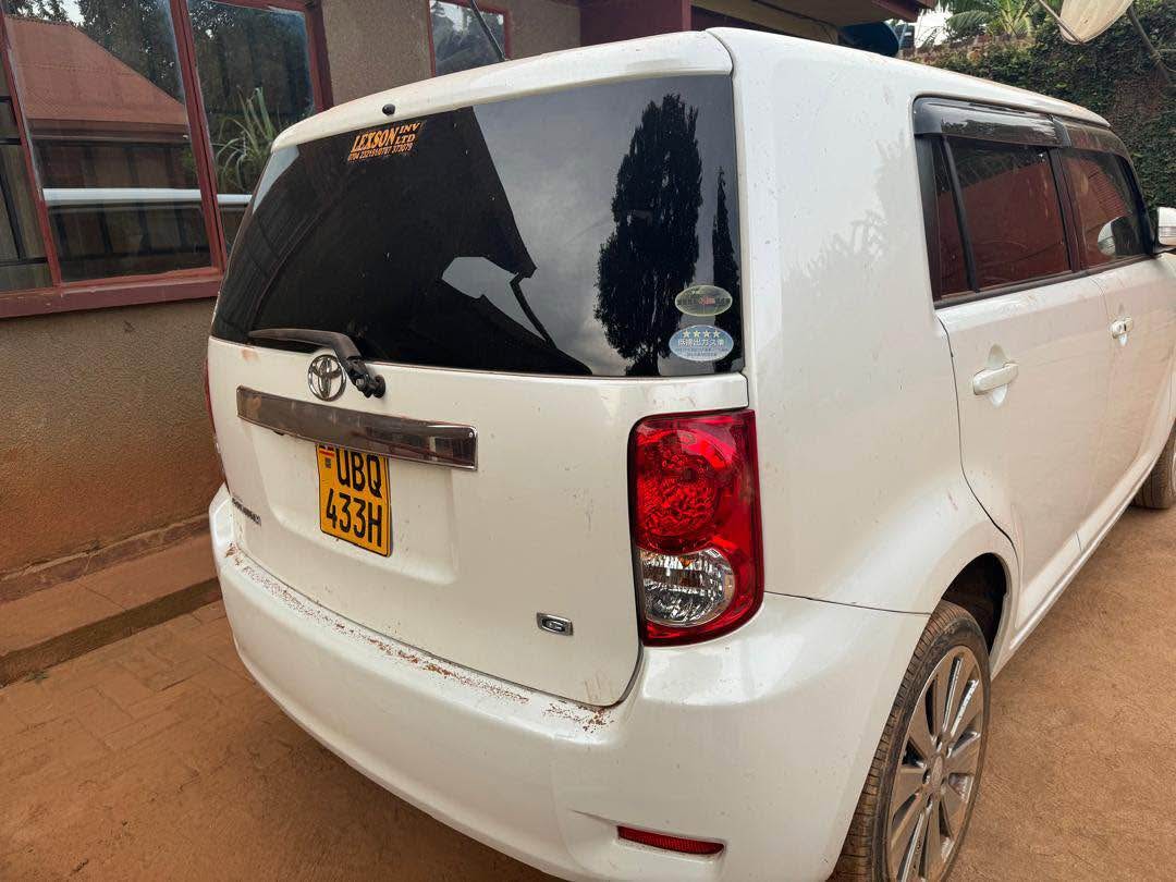 A picture of Toyota rumion call 0755579127